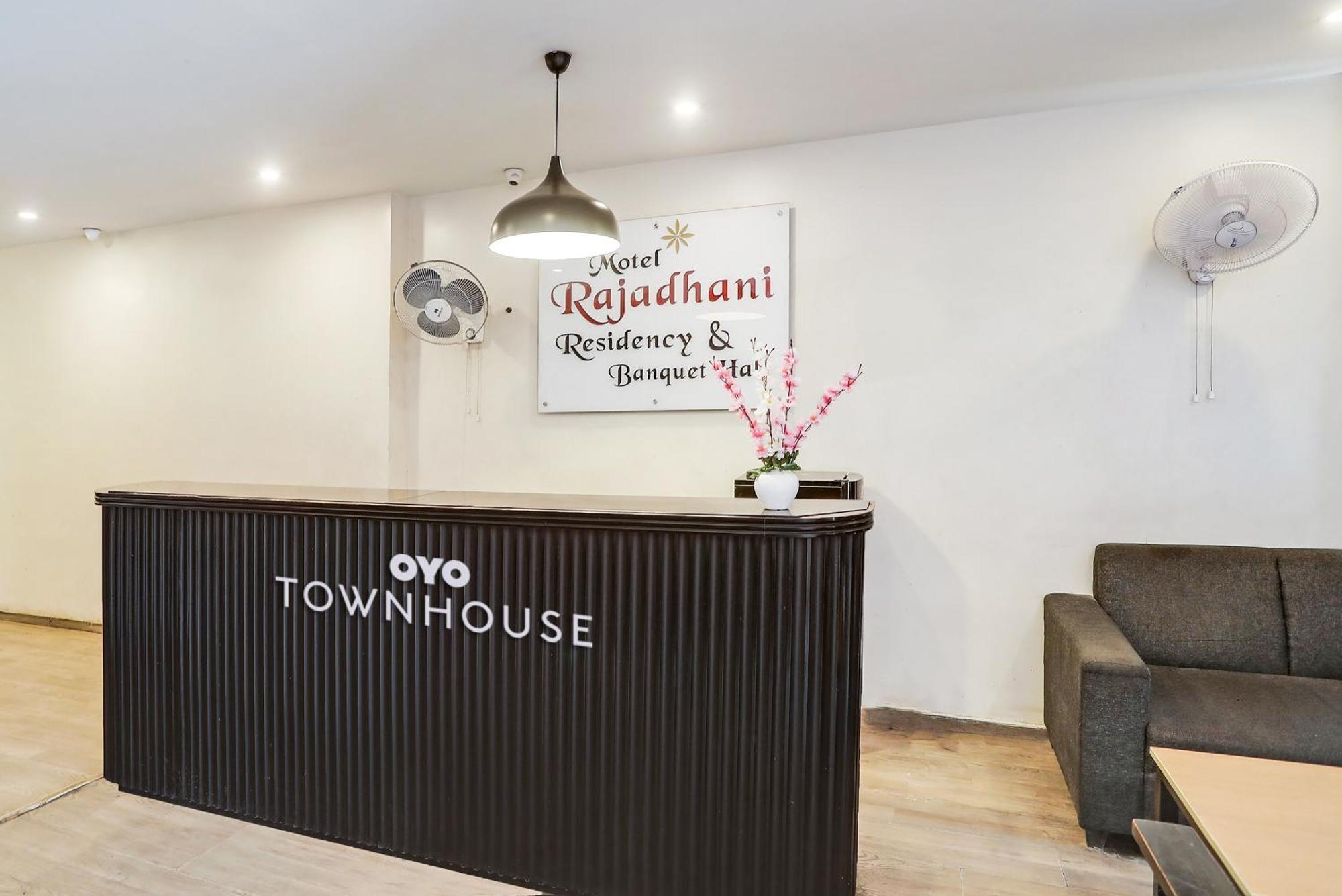 ホテル Oyo タウンハウス 176 ラージダニ レジデンシー Sururnagar エクステリア 写真